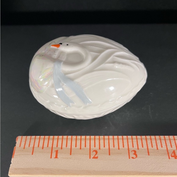 Vintage 8th Mark 1993-1996 Belleek Porcelain 'Children of Lir' Swan Box With Lid - Picture 1 of 7